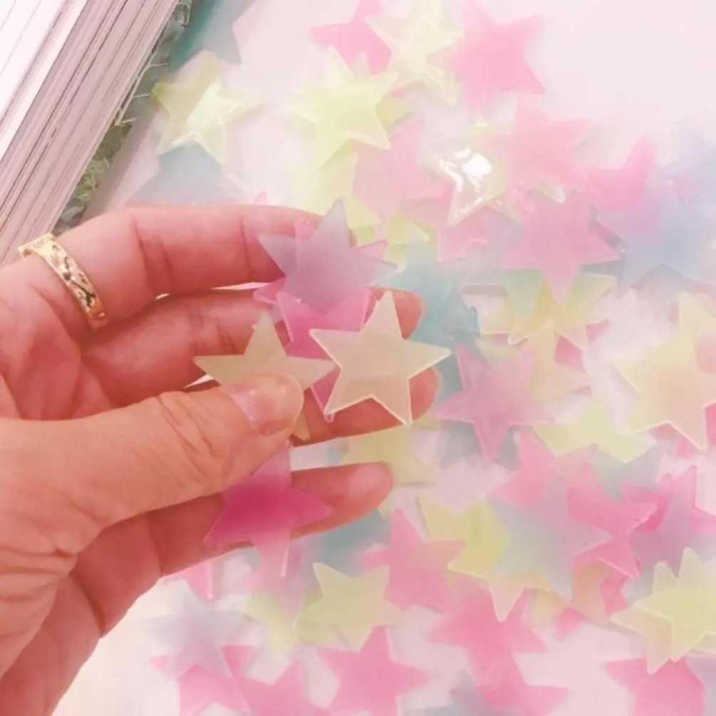 100 Pcs Colorful Glow in The D - مراجعة Glow In Dark Stars وسعره